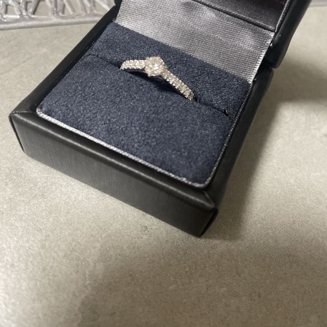 【ラザール ダイヤモンド(LAZARE DIAMOND)の口コミ】 とてもゴージャスであり、ひとつひとつのダイヤがとても輝いていて特別感…