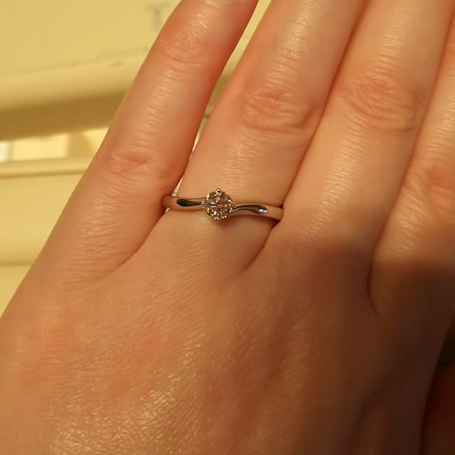 【ギンザタナカブライダル(GINZA TANAKA BRIDAL)の口コミ】 中石のダイヤは0.2カラットから用意されてますが、数万の差ということで0.…