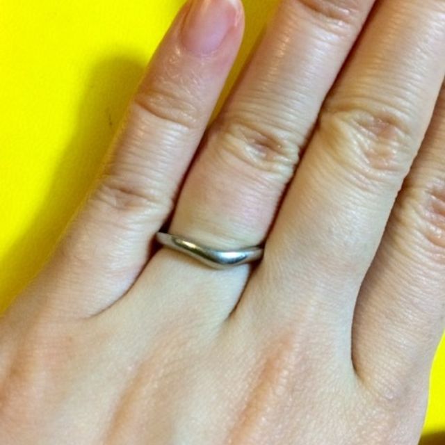 【ブルガリ(BVLGARI)の口コミ】 他ブランドで購入したV字の婚約指輪に重ねられるデザインで、かつブルガリ…