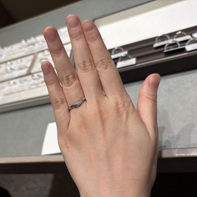 【アイプリモ(I-PRIMO)の口コミ】 「メティス」は細身で繊細なデザインながら、指に通したときの存在感がと…