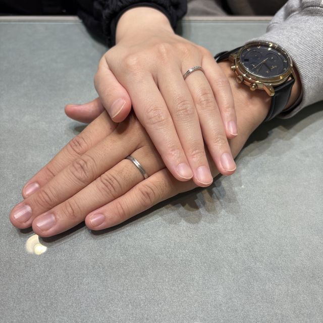 【アイプリモ(I-PRIMO)の口コミ】 緩やかなウェーブラインが指に自然に馴染み、手元を柔らかく見せてくれる…