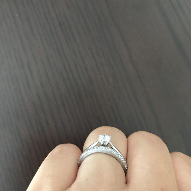【銀座ダイヤモンドシライシの口コミ】 こだわりは「一粒ダイヤ」と「結婚指輪(エタニティー)との重ねづけ」でし…