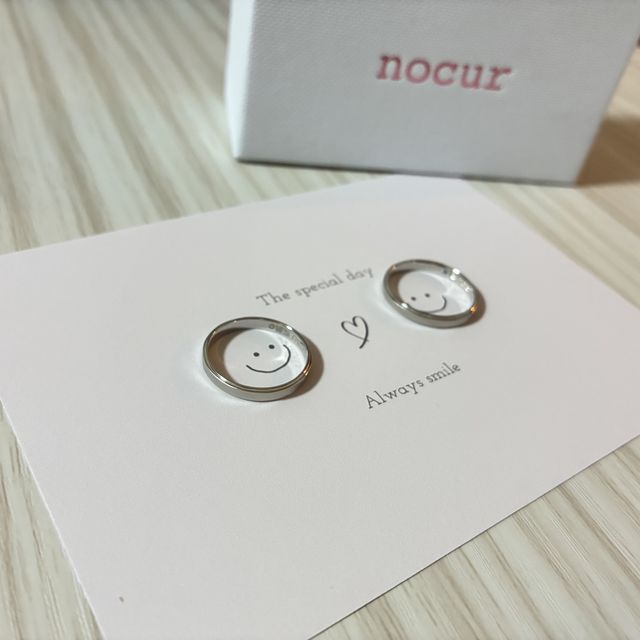 【nocur(ノクル)の口コミ】 シンプルな王道のデザインで、毎日付けやすそうです。付けると指が綺麗に…