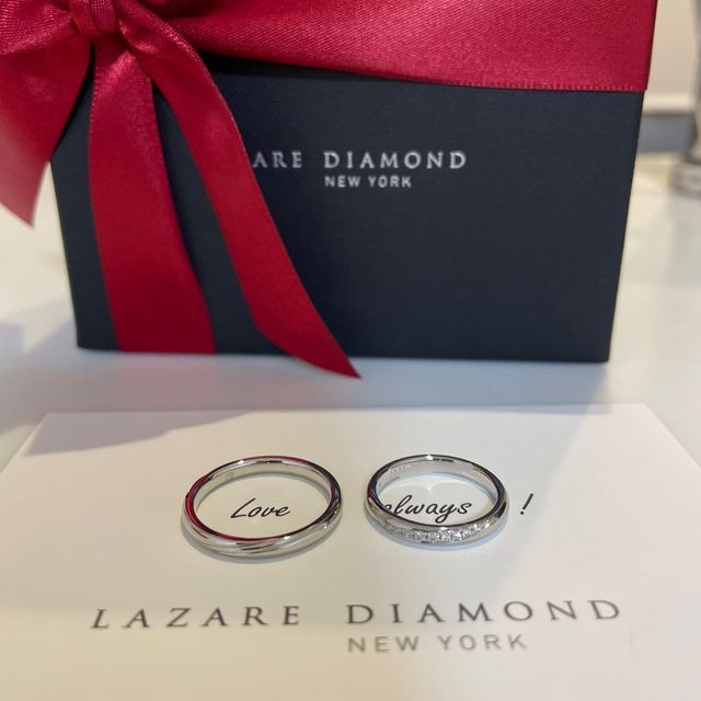 【ラザール ダイヤモンド(LAZARE DIAMOND)の口コミ】 エタニティリングに憧れがありましたが、日常使いを考えて半周ダイヤが散…