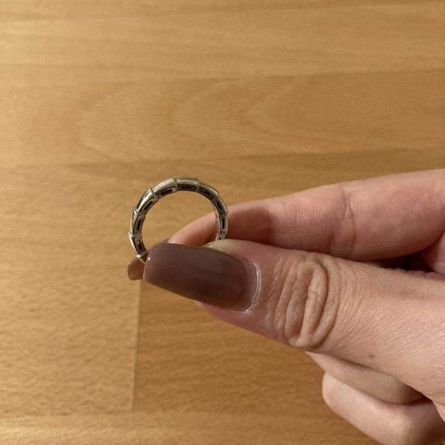 【ブルガリ(BVLGARI)の口コミ】 セルペンティという、蛇の柄の指輪を選びました。指輪選び中に初めて知っ…