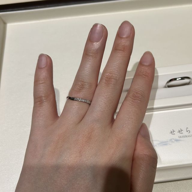 【俄(にわか)の口コミ】 せせらぎの指輪です。指輪のデザインがウェーブになっておりダイヤも多く…