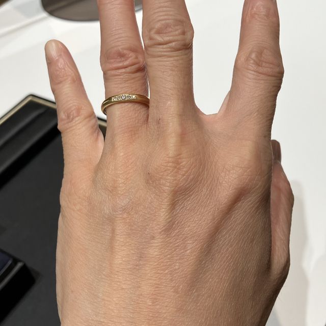 【ラザール ダイヤモンド(LAZARE DIAMOND)の口コミ】 指輪はデザイン性だけでなく、着け心地にこだわって選びました。
ジュリア…