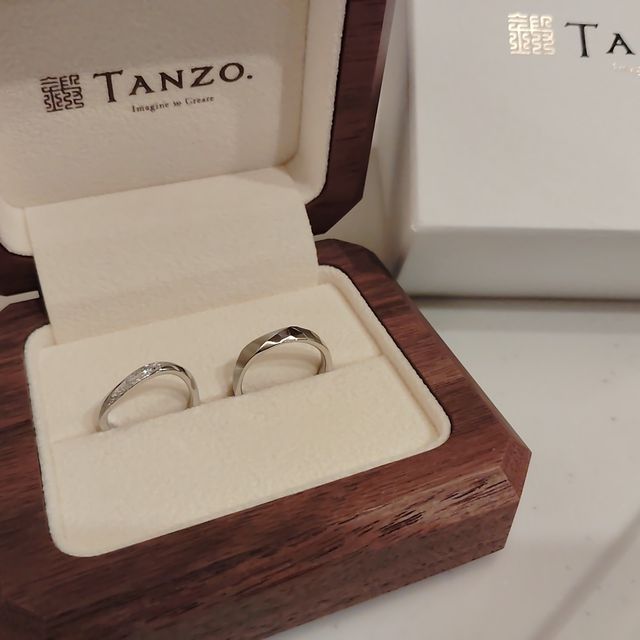 【TANZO.(鍛造指輪)の口コミ】 S字カーブとキラキラしたデザインが気に入っています。一番強いカーブにし…