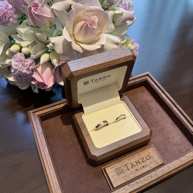 【TANZO.(鍛造指輪)の口コミ】 石の色や数、デザインの種類も幅広くあり、いろんなデザインから選べると…