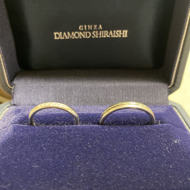 【銀座ダイヤモンドシライシの口コミ】 ストレートは、王道で指にあいやすくおすすめです。3石、5石、7石と選ぶこ…