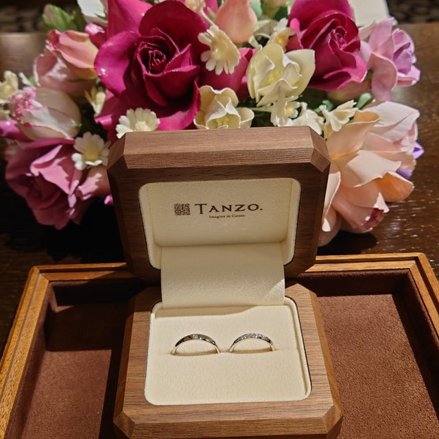 【TANZO.(鍛造指輪)の口コミ】 ▪️鍛造加工のため頑丈強固で普段使いしても傷が付きにくい
▪️プラチナを使…