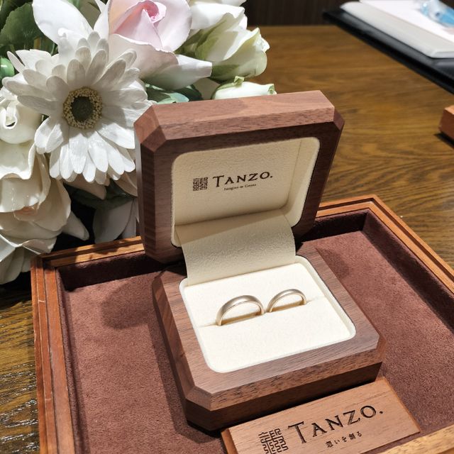 【TANZO.(鍛造指輪)の口コミ】 婚約指輪のダイヤは0.5カラットを選んだので存在感がしっかりあり、お婆ち…