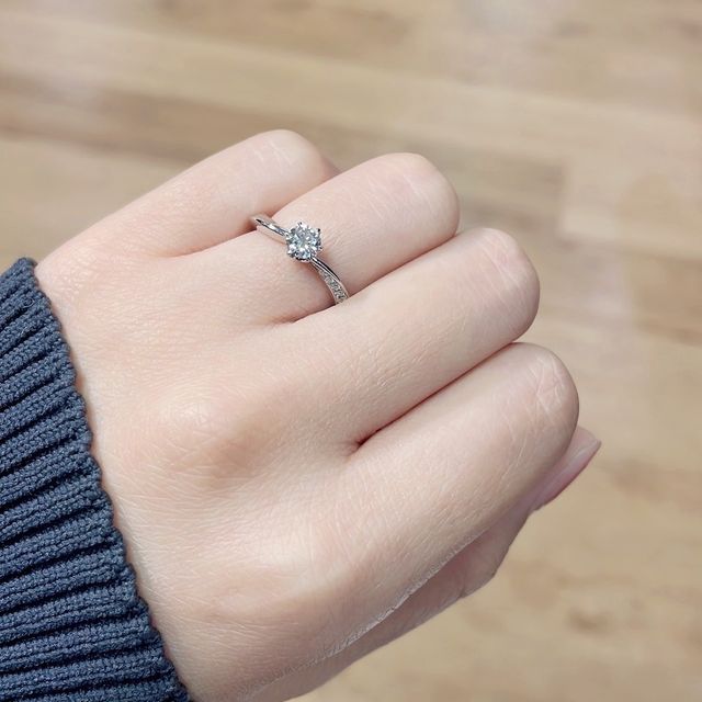 【ROYAL ASSCHER(ロイヤル・アッシャー)の口コミ】 ちょっとだけ他と違うデザインでウェーブが可愛い！
初めて見た時に、これ…