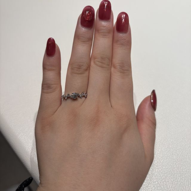 【アイプリモ(I-PRIMO)の口コミ】 メレダイヤがたくさんあしらわれていてとても華やかでお気に入りです。国…