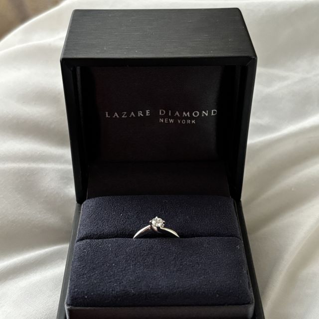 【ラザール ダイヤモンド(LAZARE DIAMOND)の口コミ】 シンプルでどんな場面でも着用できる。
ダイヤがキラキラしていて、とても…