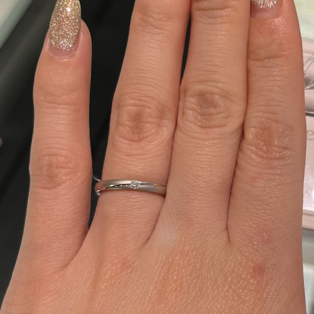 【PILOT BRIDAL(パイロットブライダル)の口コミ】 個性的かつ上品なデザインが素敵でした。
婚約指輪と重ね付けしても邪魔に…
