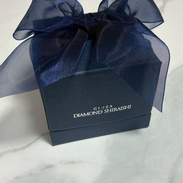 【銀座ダイヤモンドシライシの口コミ】 彼女の名前に花が付いているのでお花をイメージしたリングを選びました。D…