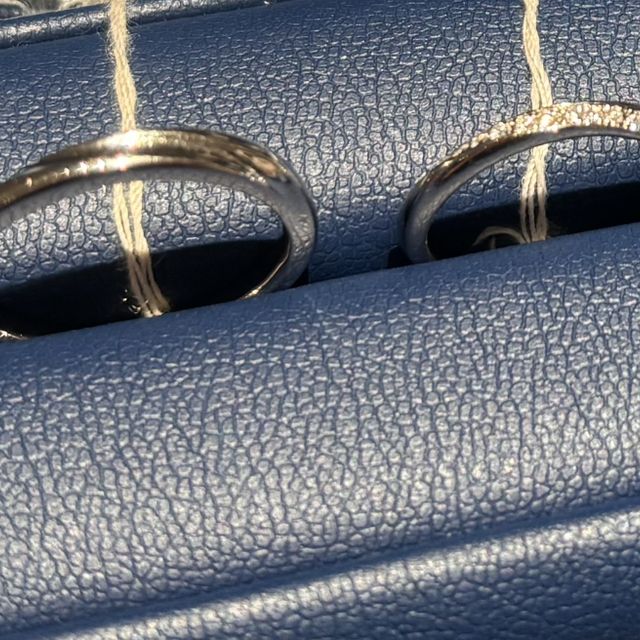 【銀座ダイヤモンドシライシの口コミ】 形状がウェーブで、指が長く見えるところ。
キラキラとしたダイヤモンドが…