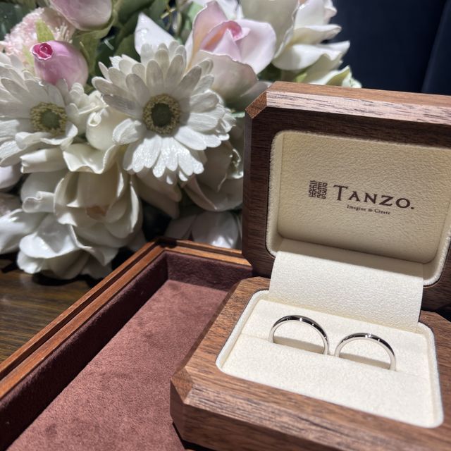 【TANZO.(鍛造指輪)の口コミ】 デザインはとてもシンプルで上質なデザインが中心。素材はプラチナやゴー…