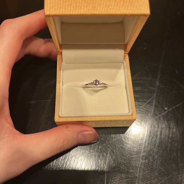 【ケイウノ ブライダル(K.UNO BRIDAL)の口コミ】 指輪の横から見たデザインがどこのブランドの指輪を見ても気に入らず、セ…