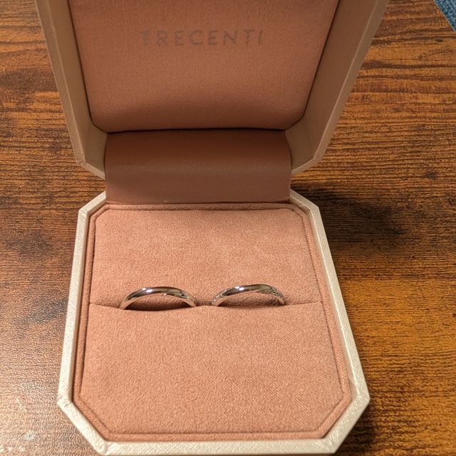 【TRECENTI(トレセンテ)の口コミ】 シンプルながら女性用はサイドがさりげなく綺麗に輝くデザインに惹かれま…