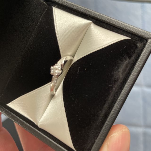 【エクセルコダイヤモンド(EXELCO DIAMOND)の口コミ】 デザイン性と装着感の両立が魅力です。シンプルながらも上品な輝きを放ち…