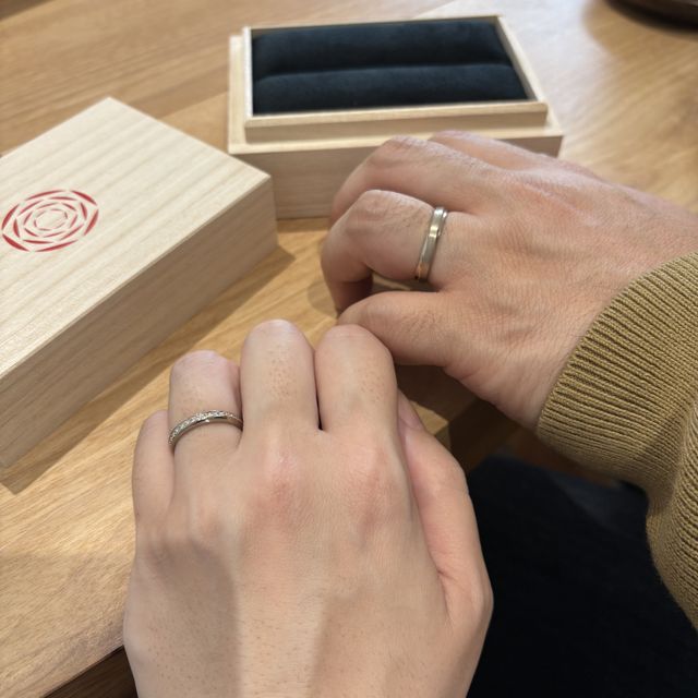 【出雲結(いずもゆい)の口コミ】 プラチナも素敵ですが、シャンパンゴールドの落ち着いた輝きにに二人共一…