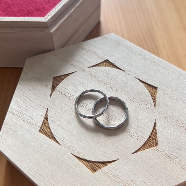 【出雲縁(いずもえん)の口コミ】 ワックス制作や棒地金制作、制作法から選べます。
デザインは甲丸 / 平打…