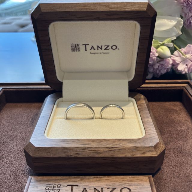 【TANZO.(鍛造指輪)の口コミ】 ワンポイントの石と五光留がとてもかわいくて気に入っています。
ミル打ち…