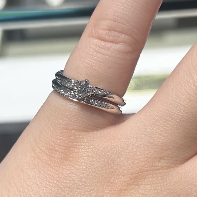 【エクセルコダイヤモンド(EXELCO DIAMOND)の口コミ】 指輪の内側に丸みがあって、日本人の指に合うように作られているらしく、…