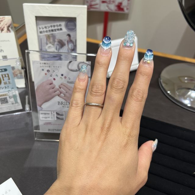 【TRECENTI(トレセンテ)の口コミ】 コスタンテと言う種類の指輪を選ばせていただきました。
色々な指輪を試着…