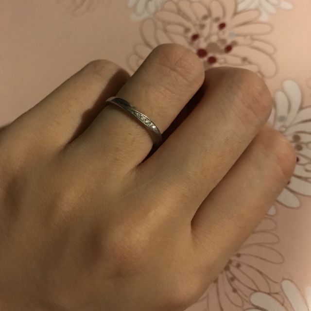 【4℃ BRIDAL(ヨンドシーブライダル)の口コミ】 デザインと金額を考慮して選びました。あまりきらびやかすぎても日常生活…