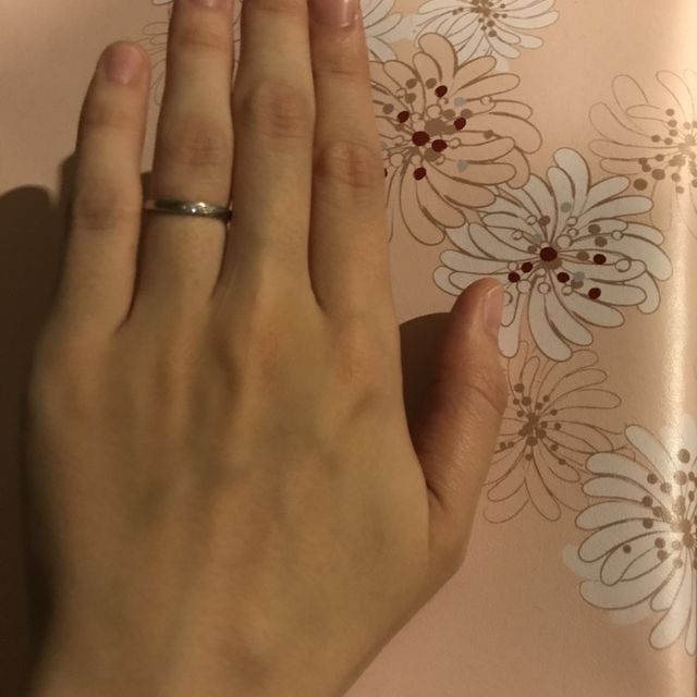 【4℃ BRIDAL(ヨンドシーブライダル)の口コミ】 デザインと金額を考慮して選びました。あまりきらびやかすぎても日常生活…