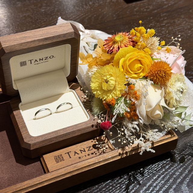 【TANZO.(鍛造指輪)の口コミ】 写真の説明でも書きましたが、奥さんの指輪はダイヤモンドを入れてアイス…