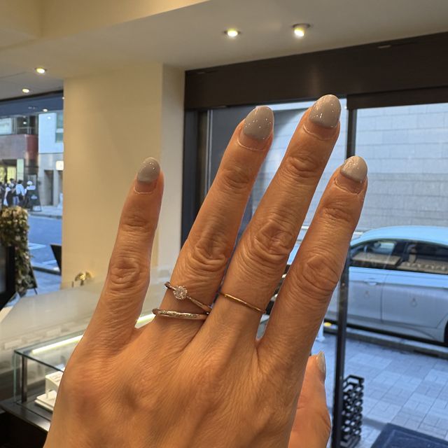 【RosettE(ロゼット)の口コミ】 せっかく毎日つける結婚指輪なので、ありきたりな形や色ではなく、少し人…