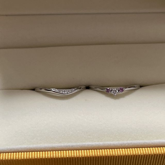 【ケイウノ ブライダル(K.UNO BRIDAL)の口コミ】 重ね付けしてもお互いを邪魔しない。
片方はセミオーダーで既存のダイヤを…