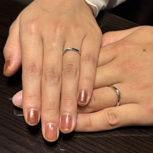 【ケイウノ ブライダル(K.UNO BRIDAL)の口コミ】 彼の方はゴールドのラインをいれ、
私は色を入れず、石を3石いれました。
…