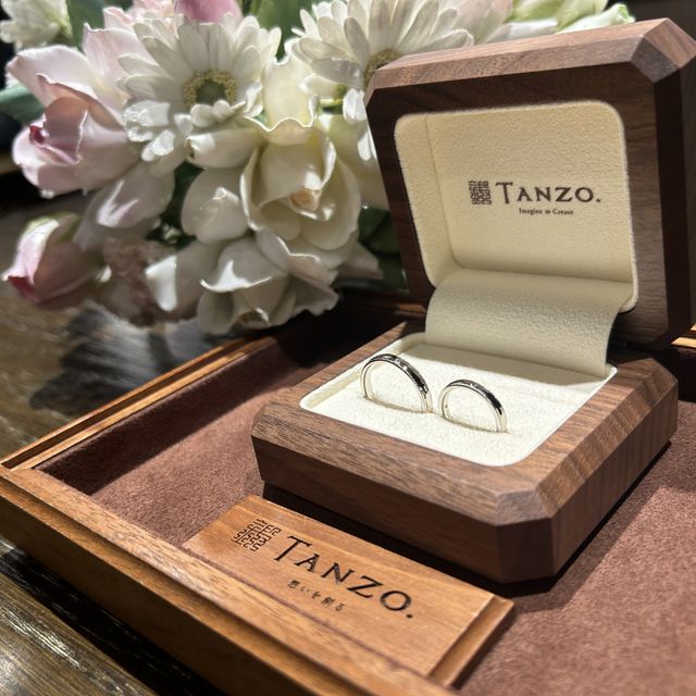 【TANZO.(鍛造指輪)の口コミ】 デザインを1から選べます。ミル打ちを全面に施したデザインですが、こちら…
