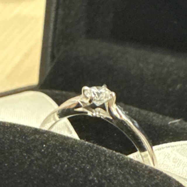 【エクセルコダイヤモンド(EXELCO DIAMOND)の口コミ】 婚約指輪は、大切な時だけにつけるのではなく、日常的につけたいと思い探…