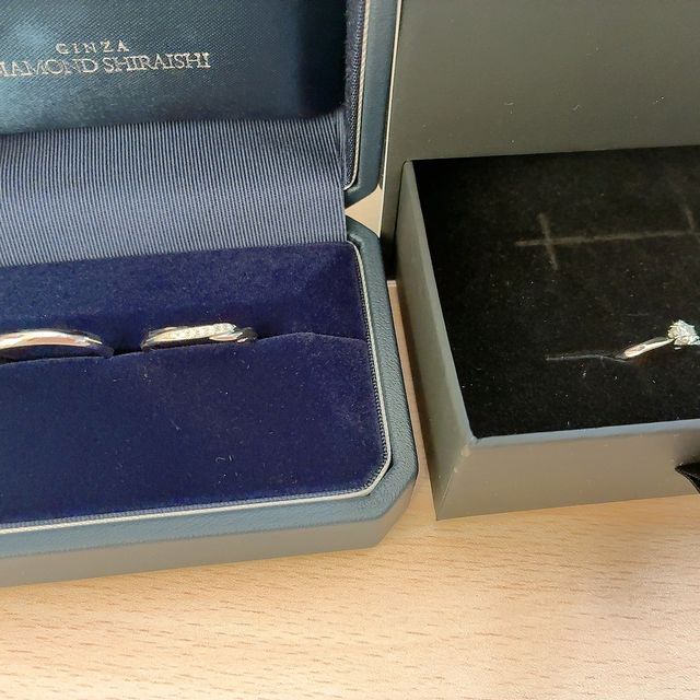 【銀座ダイヤモンドシライシの口コミ】 婚約指輪と結婚指輪を組み合わせて付けることができることが、特別感があ…