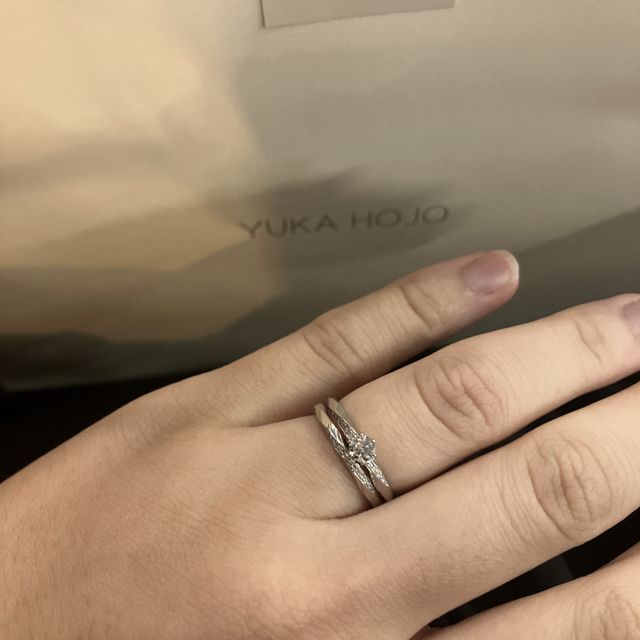 【YUKA HOJO(ユカホウジョウ)の口コミ】 このlay of lightは、指輪をねじって動きをつけているので、私が今まで見…