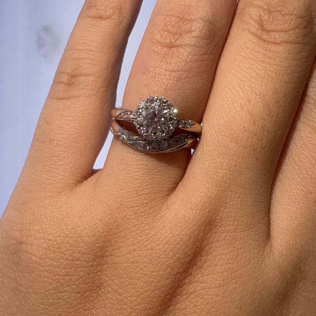 【ケイウノ ブライダル(K.UNO BRIDAL)の口コミ】 フルオーダーでアリエルをモチーフに婚約指輪、結婚指輪を作成しました。…