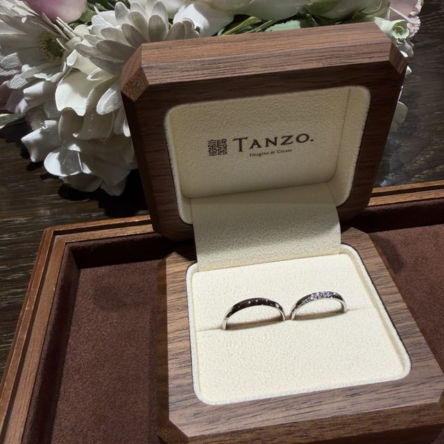 【TANZO.(鍛造指輪)の口コミ】 ゼクシィの雑誌で見た時に丈夫で安心出来る指輪だと思ったからです。お店…