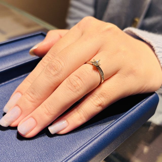 【銀座ダイヤモンドシライシの口コミ】 Ena Chronosを購入させていただきました。
事前に商品を見ていて気に入っ…