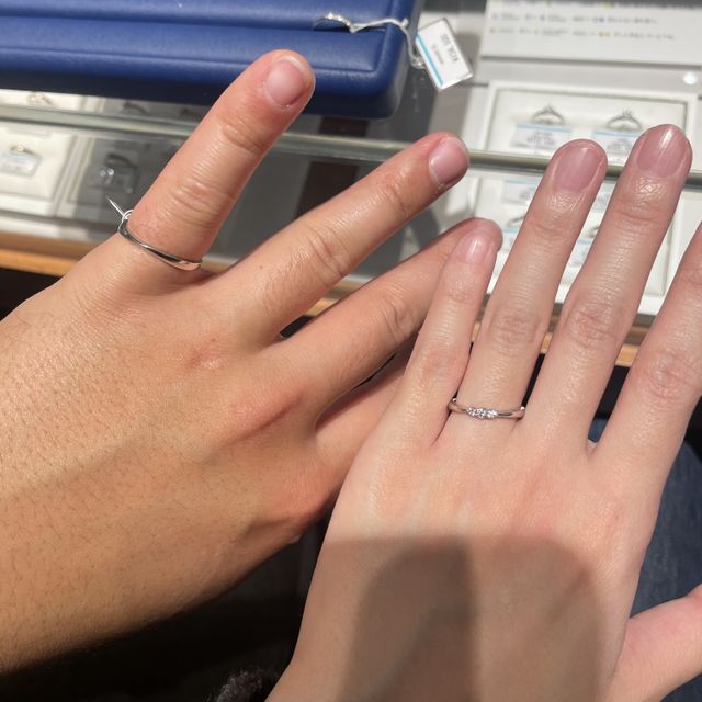 【銀座ダイヤモンドシライシの口コミ】 指輪の決め手は、デザイン、付け心地、価格、アフターサービスでした。
色…