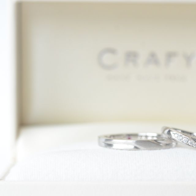 【CRAFY(クラフィ)の口コミ】 V字、プラチナ、連続彫留め、ヘアライン加工。
各々好きなデザインで作る…