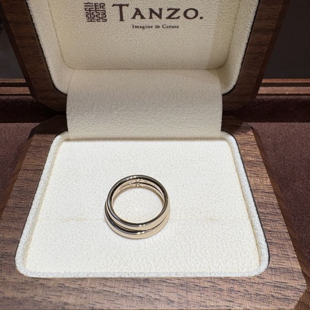 【TANZO.(鍛造指輪)の口コミ】 価格は少し高かったのですが、2人だけのデザインで作成ができました。光り…