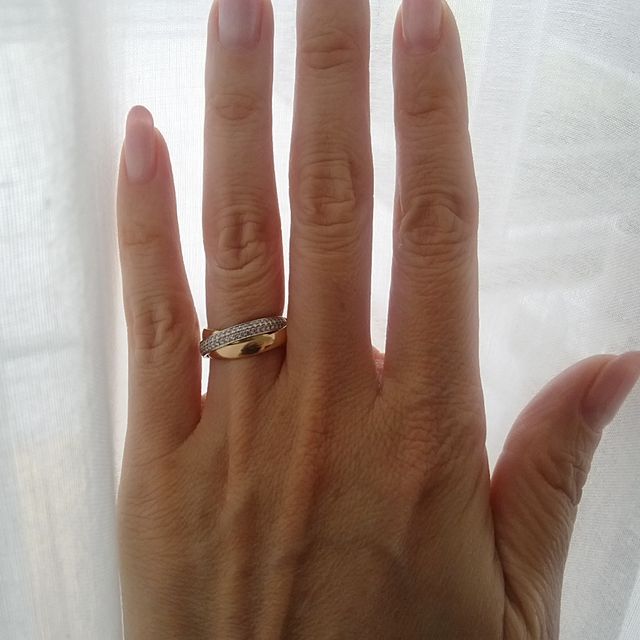 【カルティエ(Cartier)の口コミ】 三つのブランドを候補に絞って試着をしました。

その中からこの指輪に決…