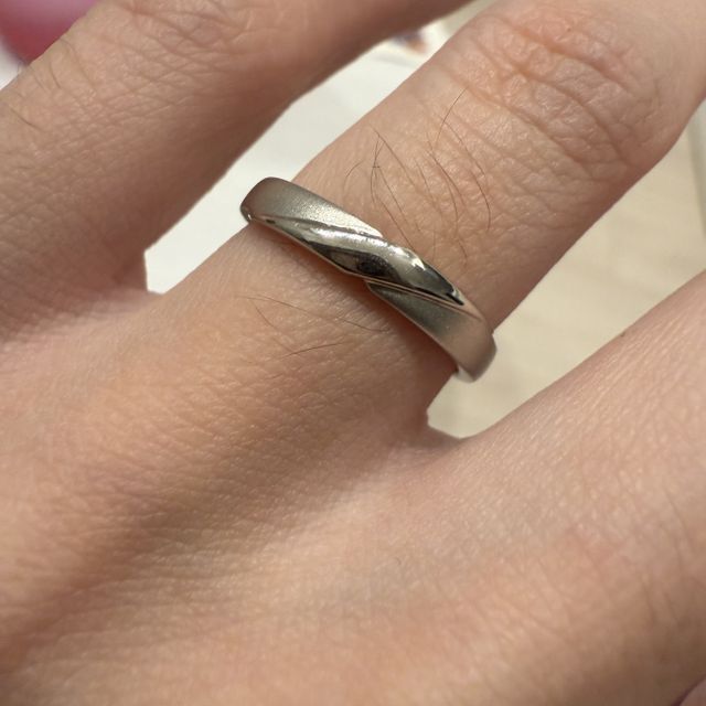 【ヴァンドーム青山(VENDOME AOYAMA)の口コミ】 ハーフマット加工が施されているため、一般的な指輪とは異なる個性があり…