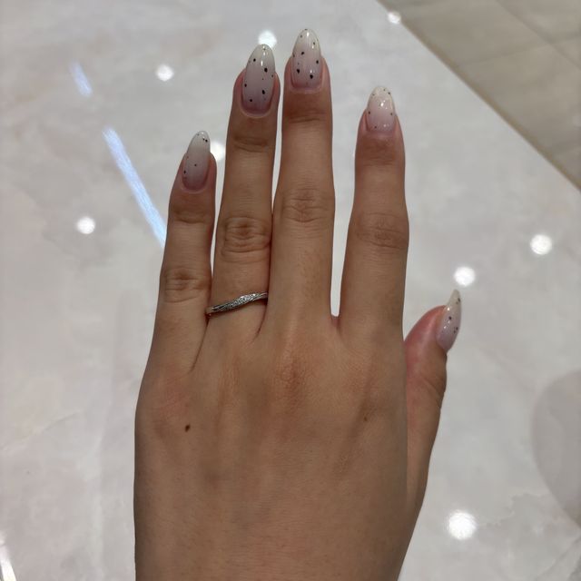 【BIJOUPIKO(ビジュピコ)の口コミ】 上品で、洗練されたデザインが魅力の指輪です。シンプルながらも存在感が…